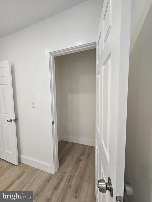 5211 RIDGE AVENUE Unit: 3