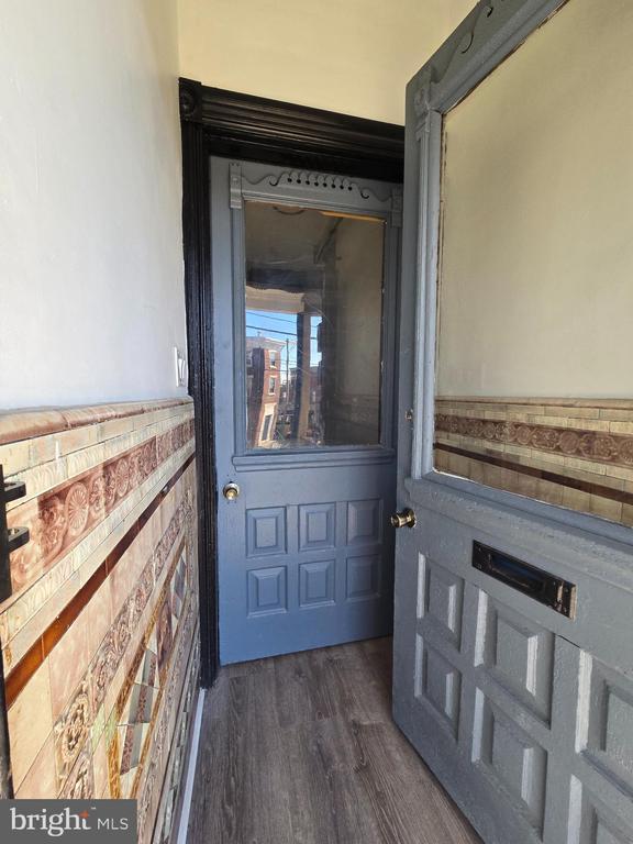5211 RIDGE AVENUE Unit: 3