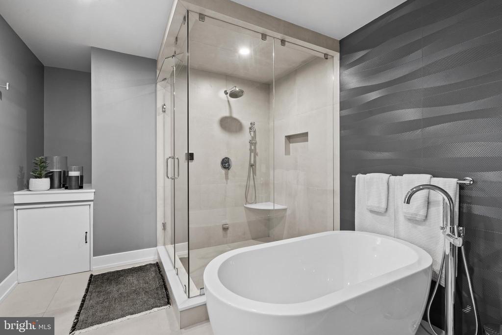 160 N 2ND STREET Unit: 301