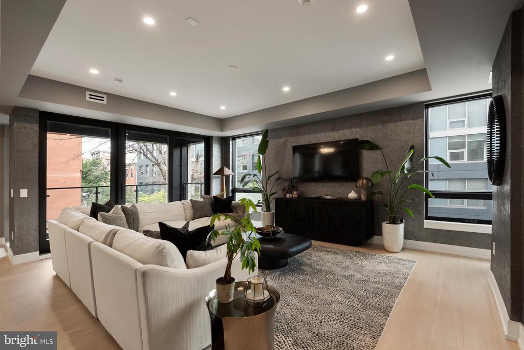 160 N 2ND STREET Unit: 301