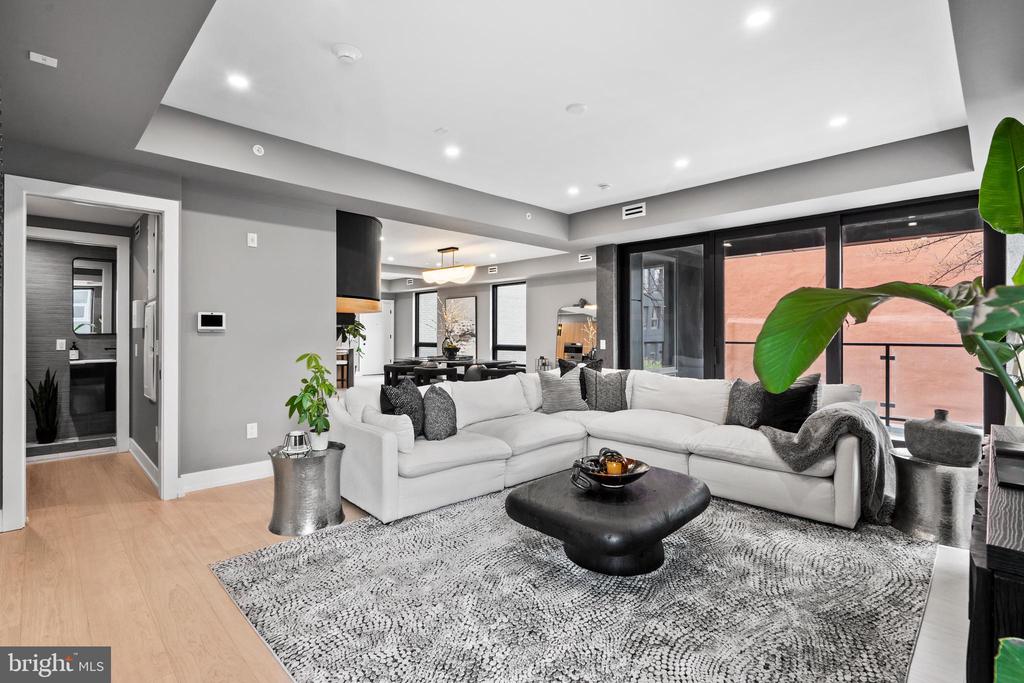 160 N 2ND STREET Unit: 301