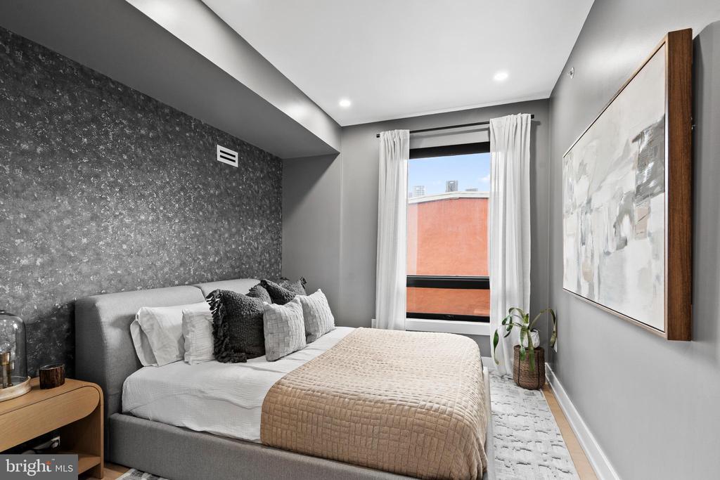 160 N 2ND STREET Unit: 301