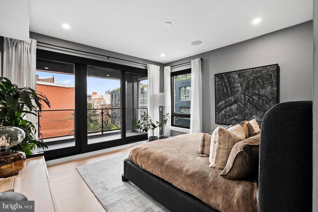 160 N 2ND STREET Unit: 301