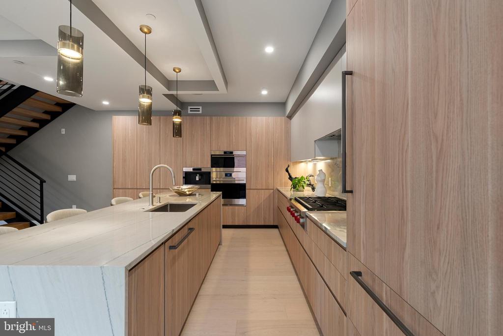 160 N 2ND STREET Unit: 301