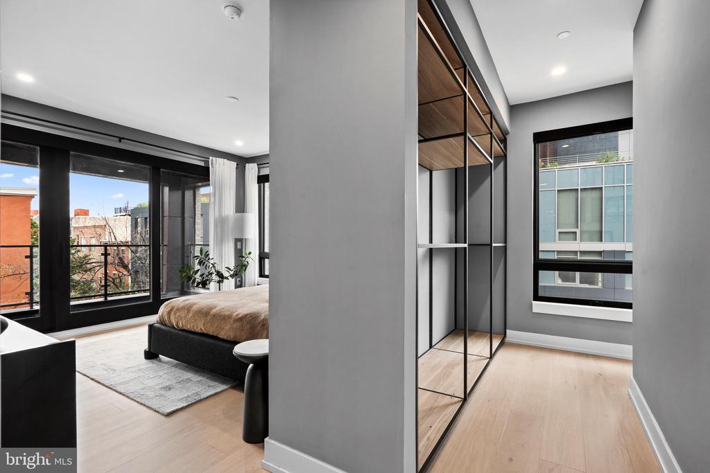160 N 2ND STREET Unit: 301