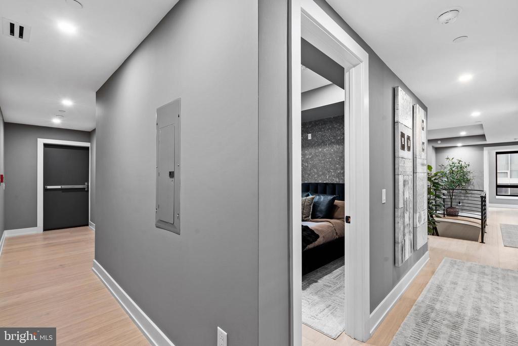 160 N 2ND STREET Unit: 301