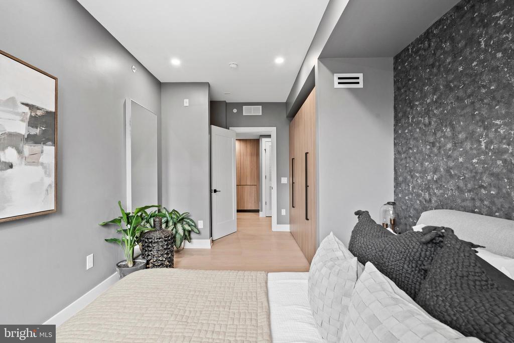 160 N 2ND STREET Unit: 301