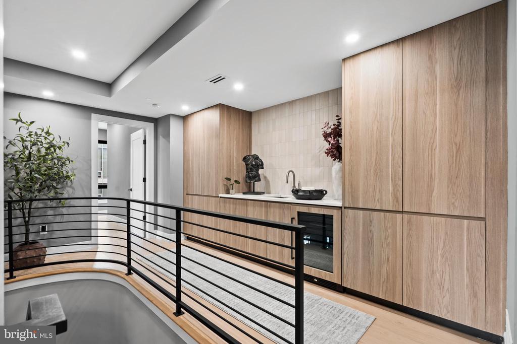 160 N 2ND STREET Unit: 301