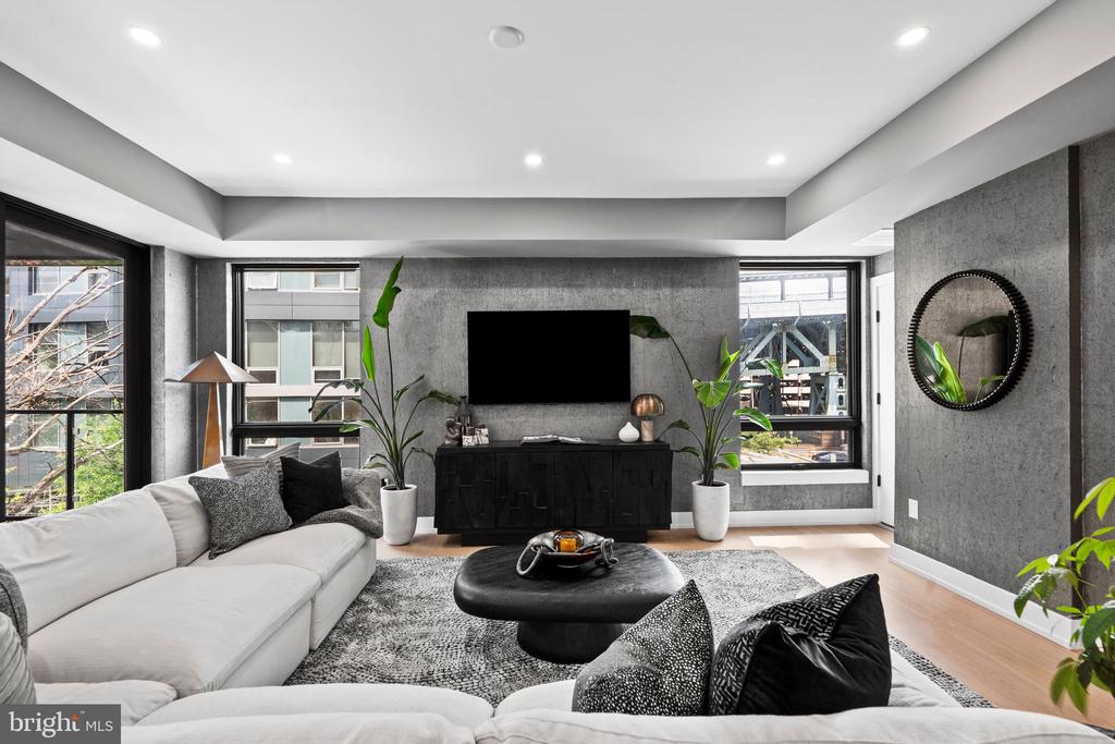 160 N 2ND STREET Unit: 301