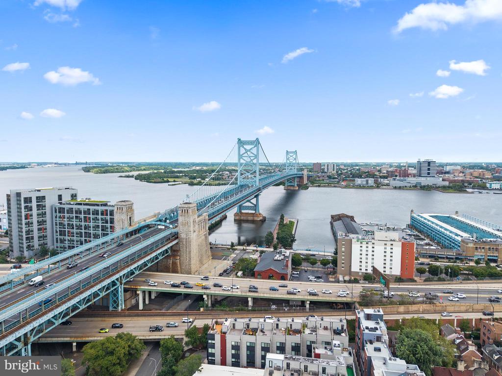 160 N 2ND STREET Unit: 301
