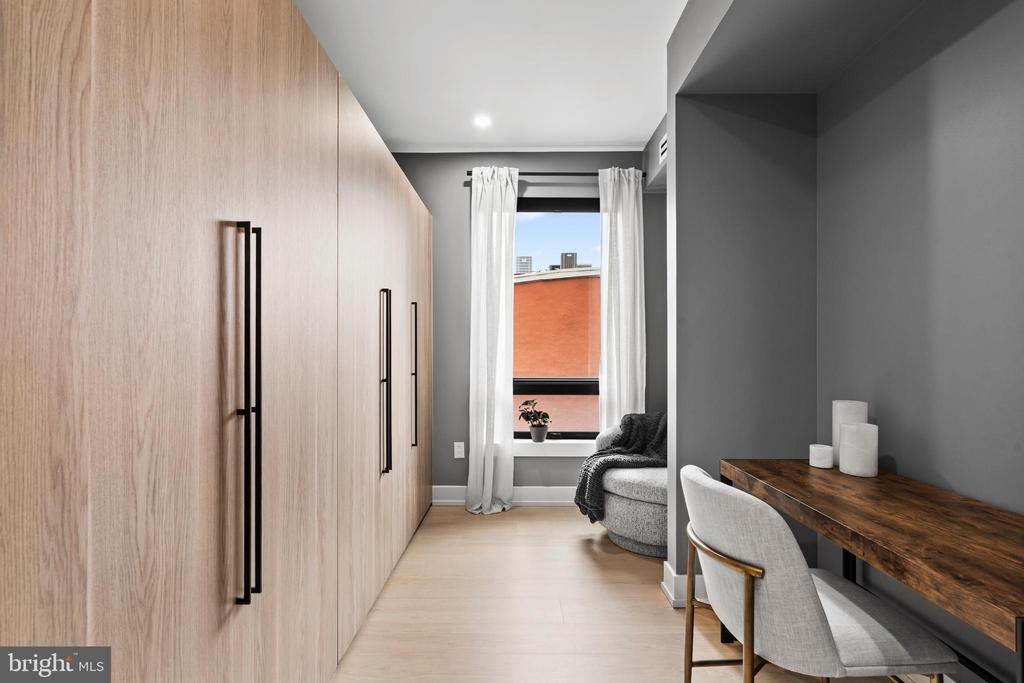 160 N 2ND STREET Unit: 301