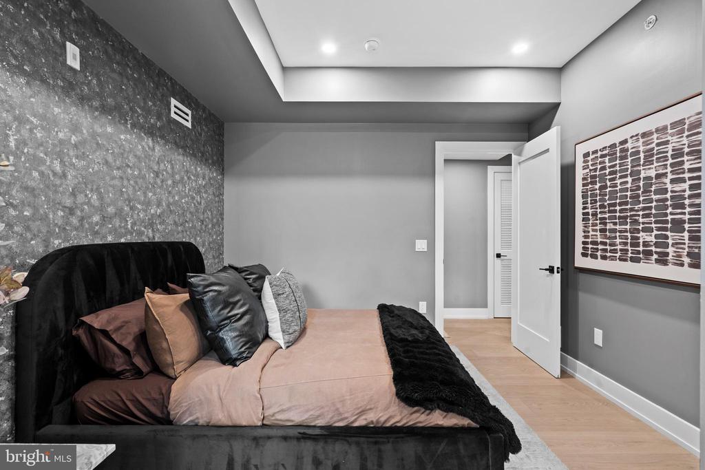 160 N 2ND STREET Unit: 301