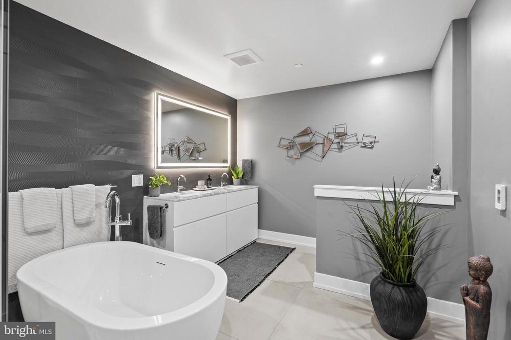 160 N 2ND STREET Unit: 301