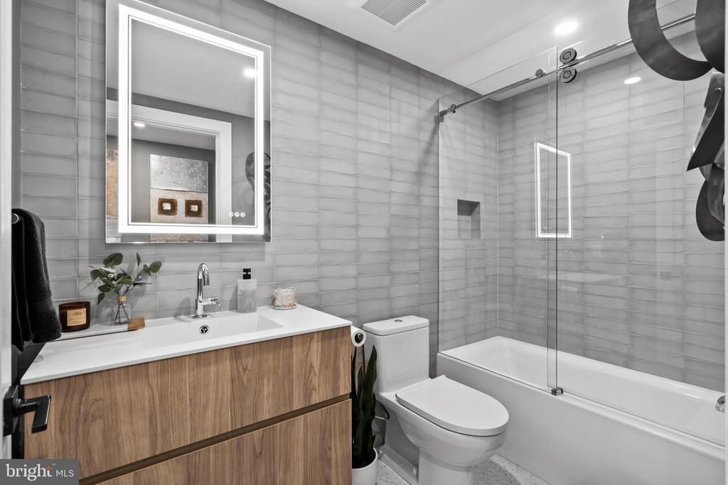 160 N 2ND STREET Unit: 301