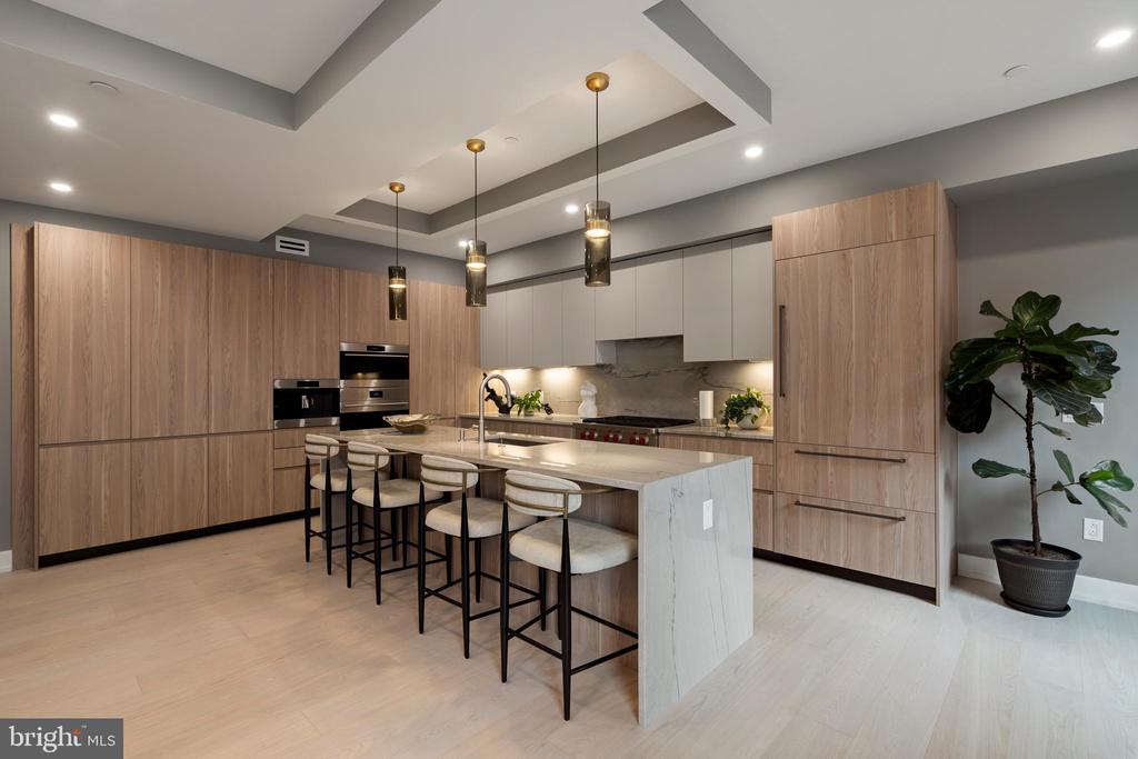 160 N 2ND STREET Unit: 301