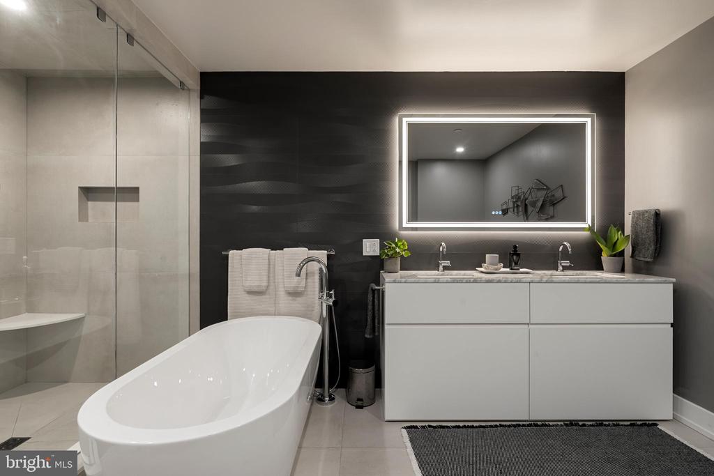 160 N 2ND STREET Unit: 301
