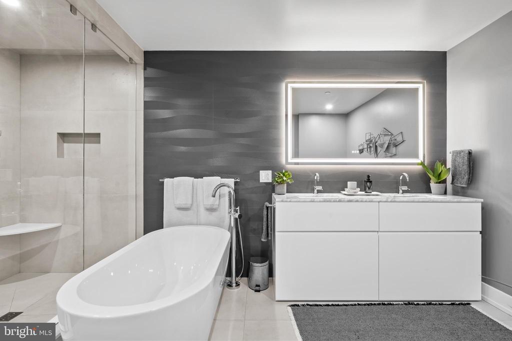 160 N 2ND STREET Unit: 301