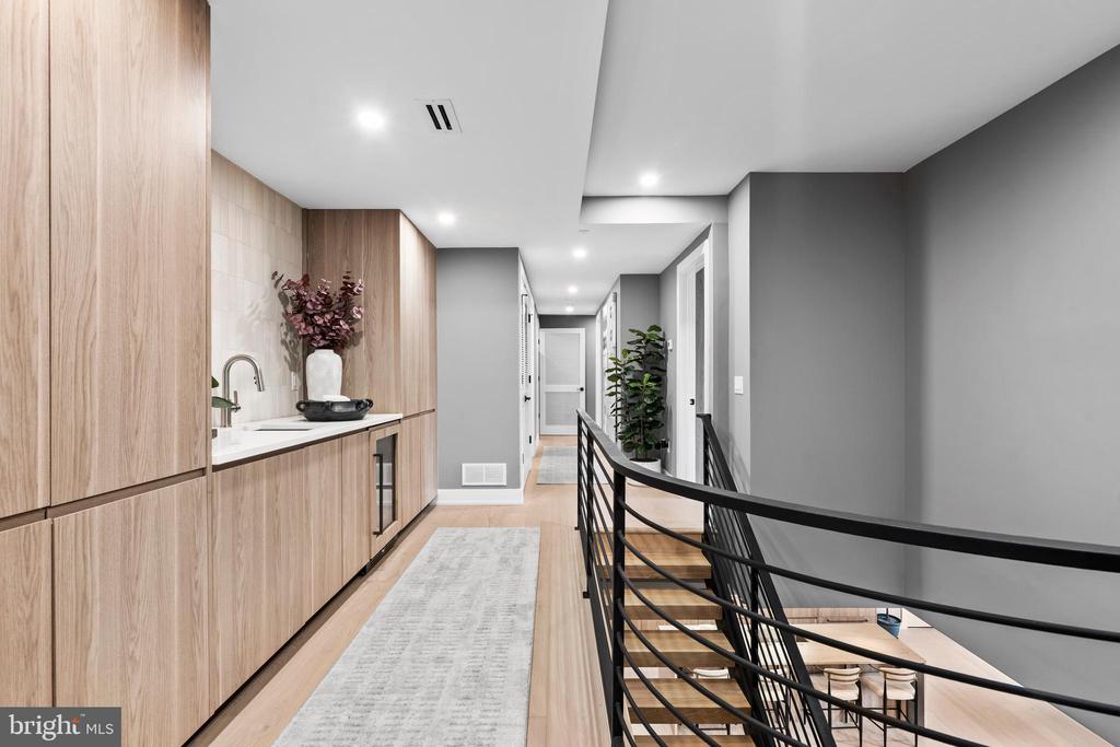 160 N 2ND STREET Unit: 301