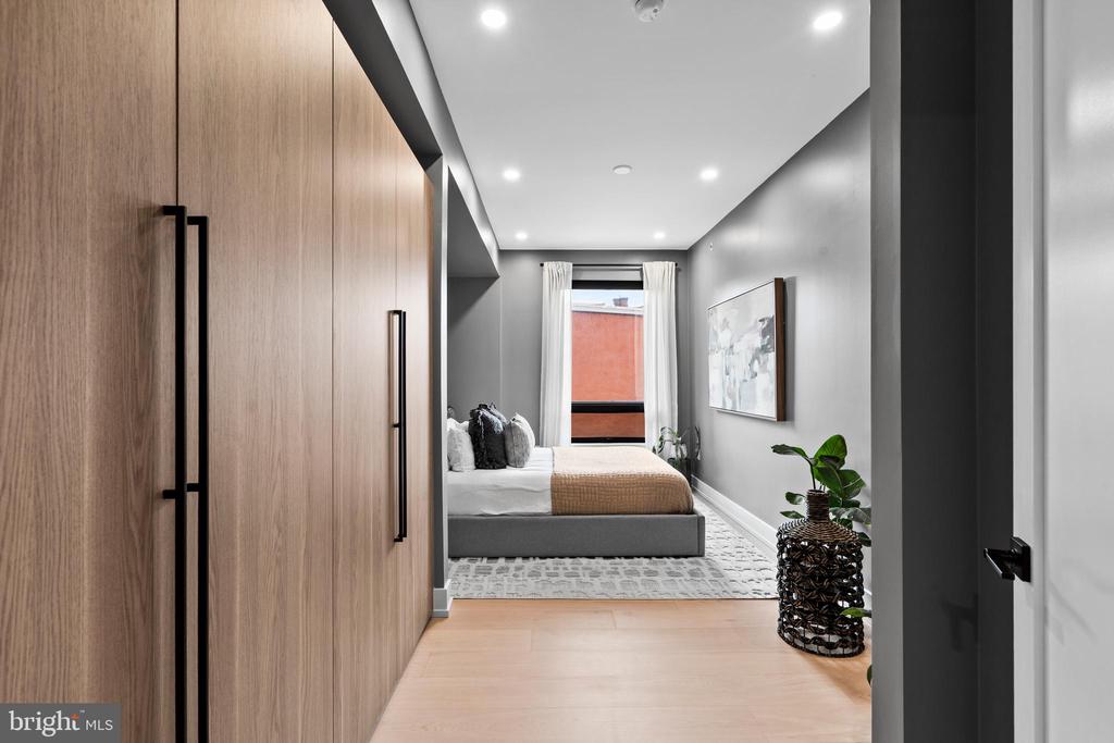 160 N 2ND STREET Unit: 301