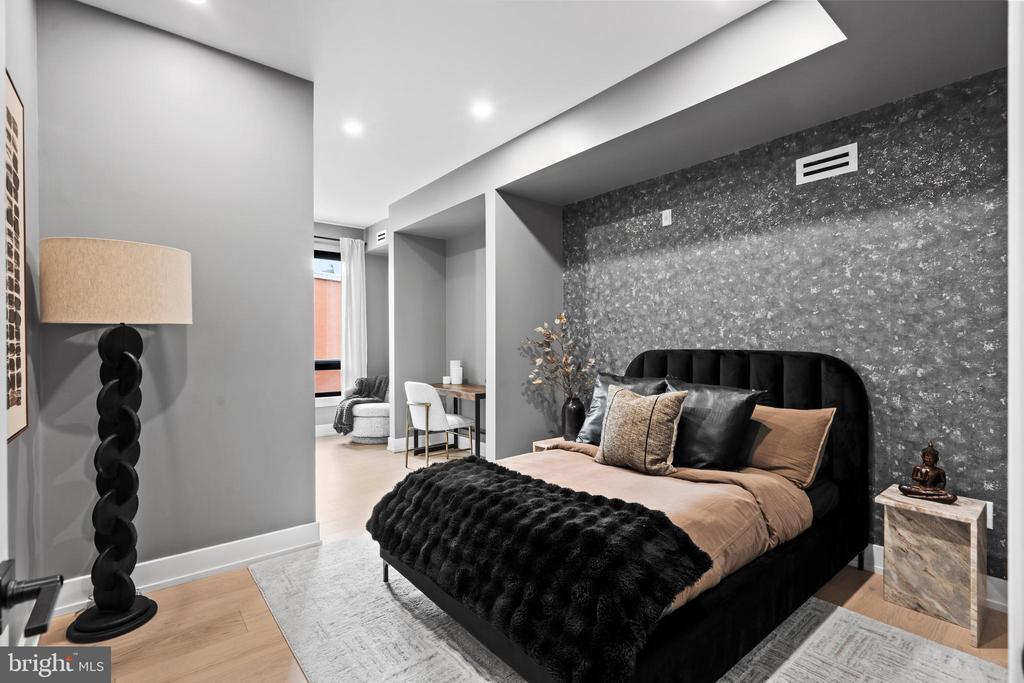 160 N 2ND STREET Unit: 301