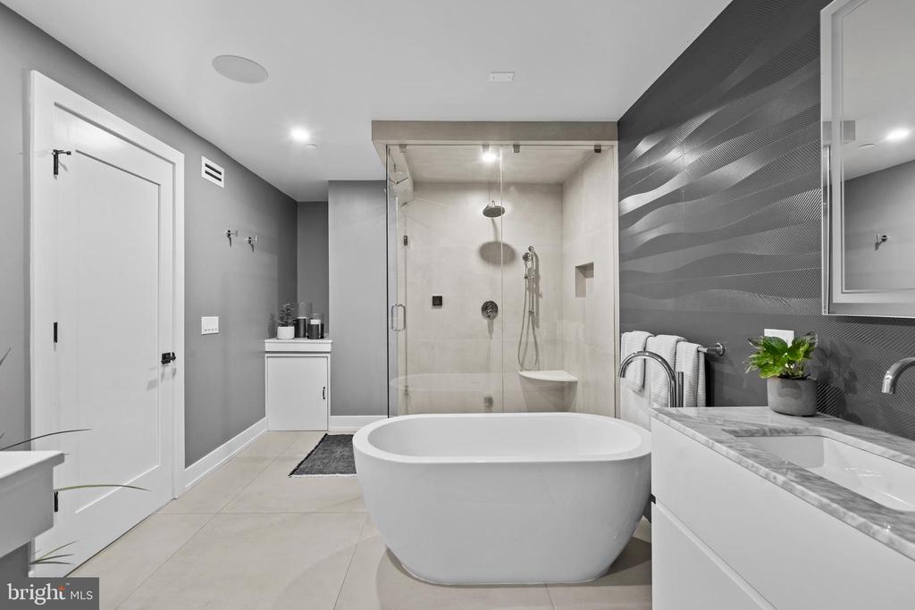 160 N 2ND STREET Unit: 301