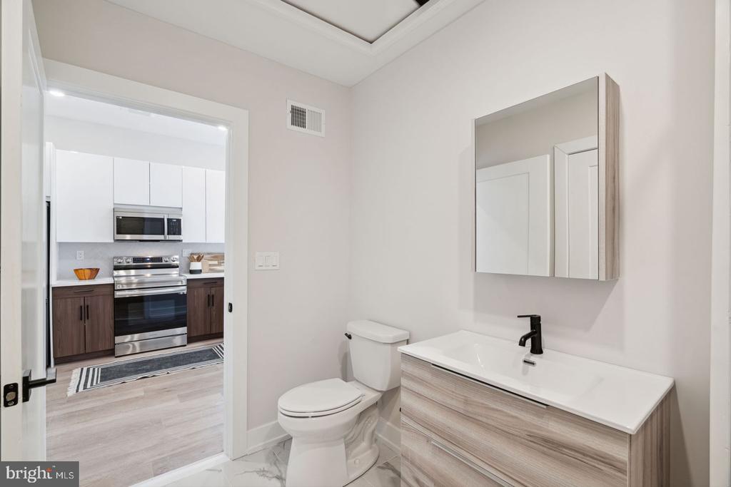 720 W THOMPSON STREET Unit: 604