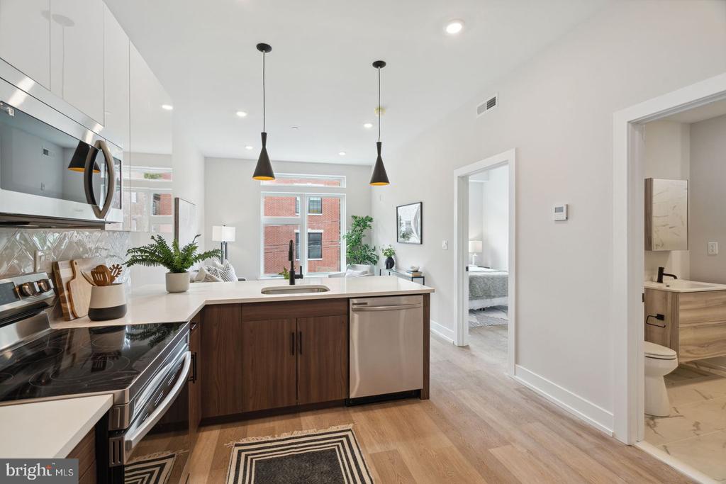 720 W THOMPSON STREET Unit: 604