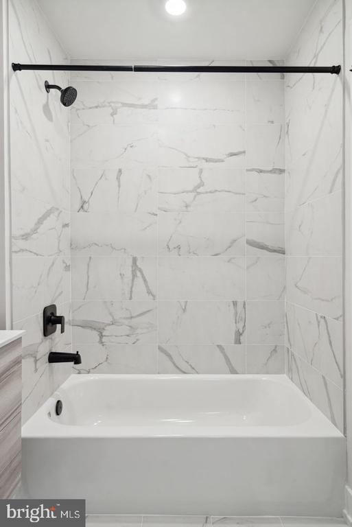 720 W THOMPSON STREET Unit: 604