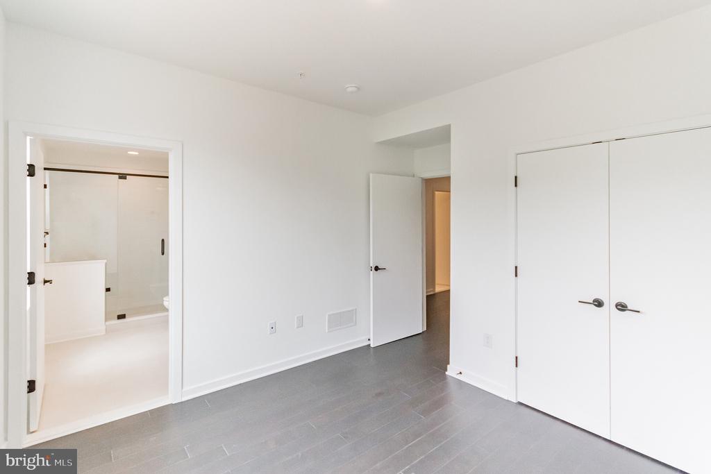 3111 PARKVIEW WALK