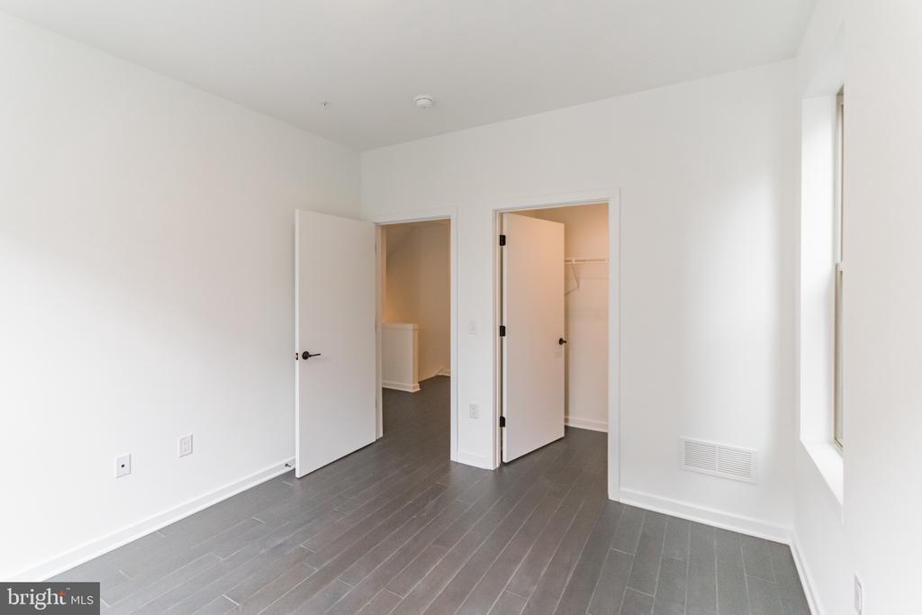 3111 PARKVIEW WALK