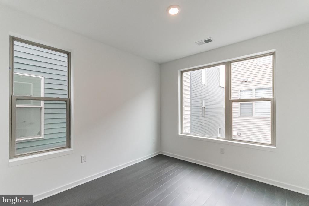 3111 PARKVIEW WALK