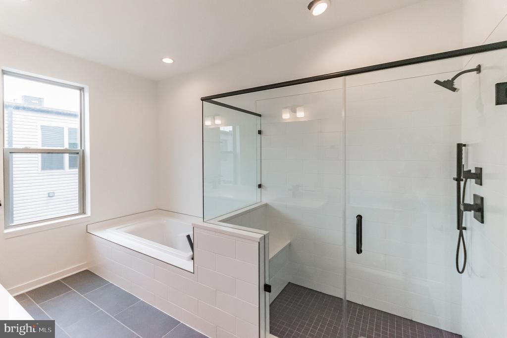 3111 PARKVIEW WALK