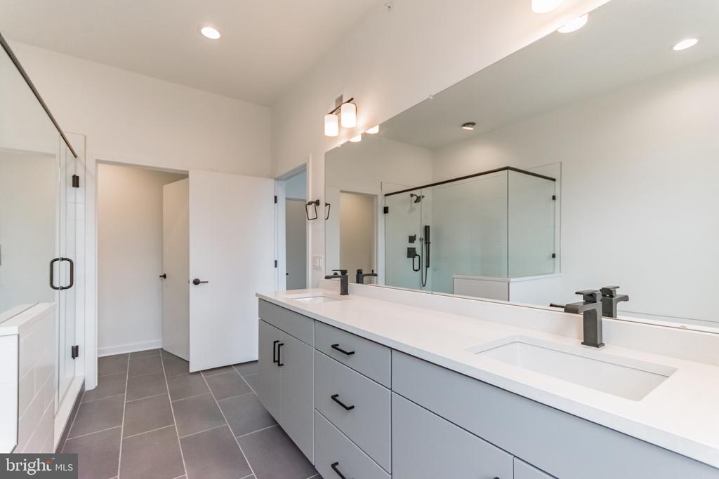 3111 PARKVIEW WALK