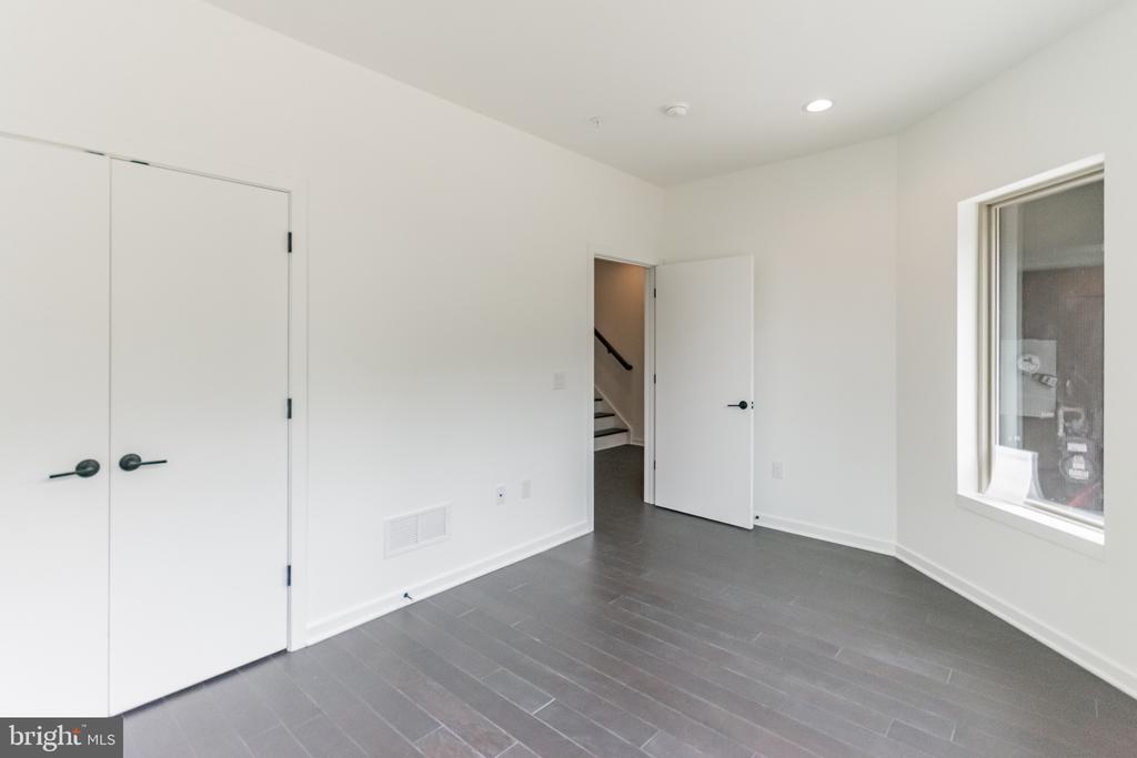 3111 PARKVIEW WALK