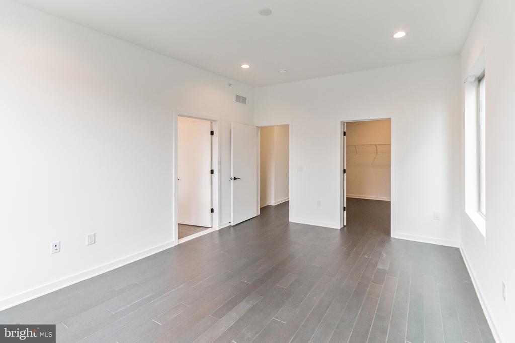3111 PARKVIEW WALK