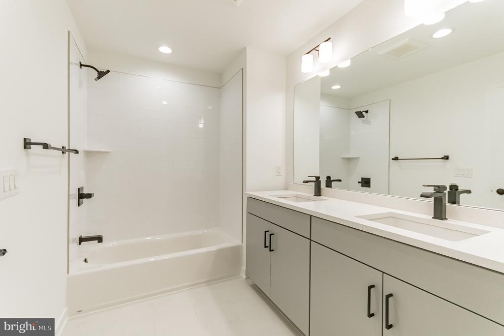 3111 PARKVIEW WALK