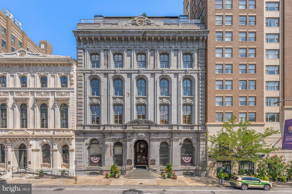 421 CHESTNUT STREET Unit: 401