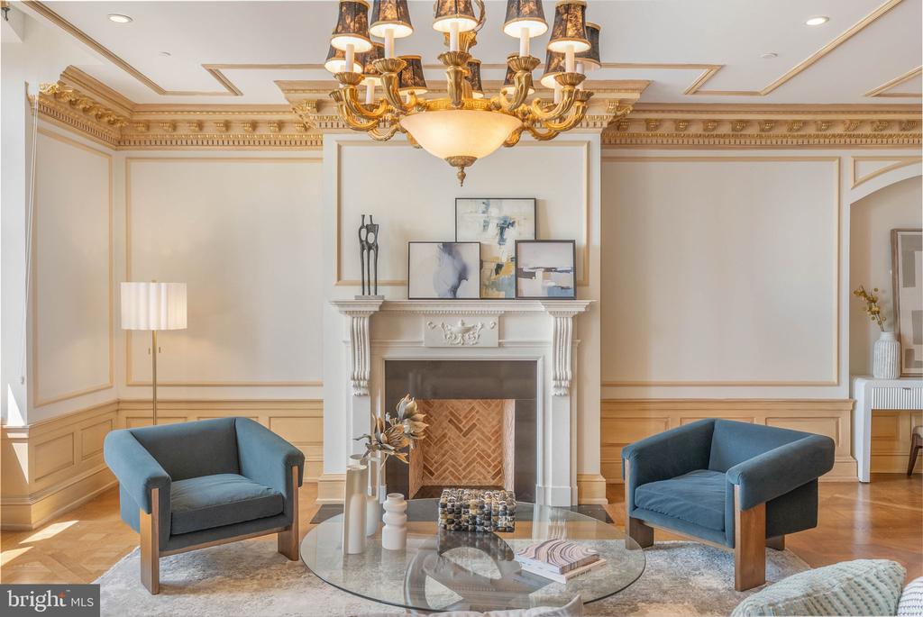 421 CHESTNUT STREET Unit: 401