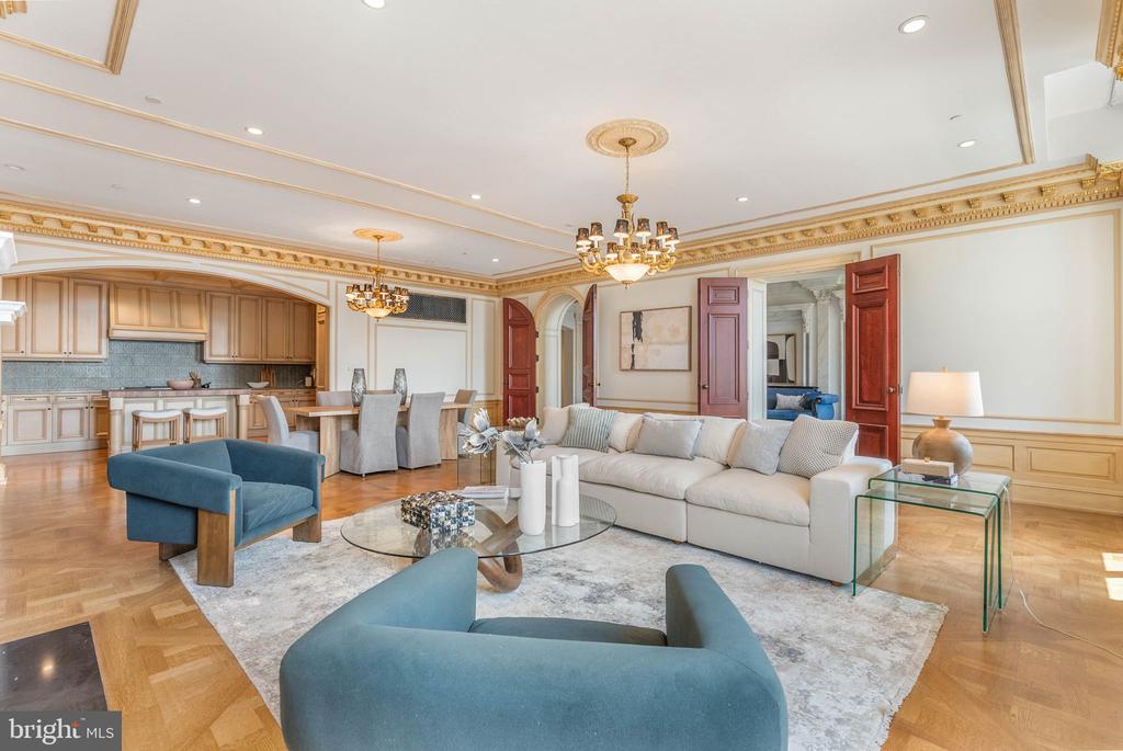 421 CHESTNUT STREET Unit: 401