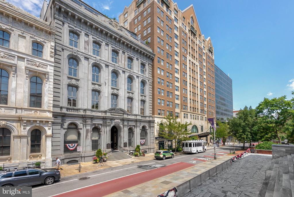 421 CHESTNUT STREET Unit: 401
