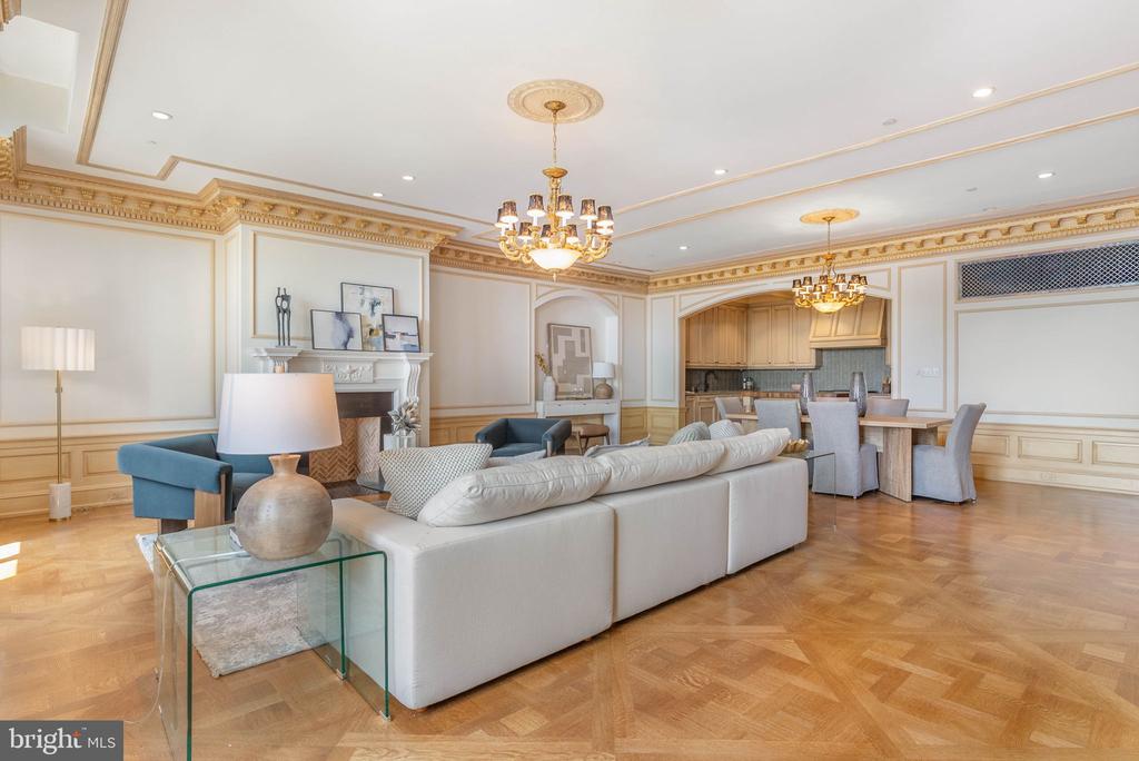 421 CHESTNUT STREET Unit: 401