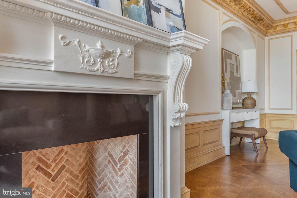 421 CHESTNUT STREET Unit: 401