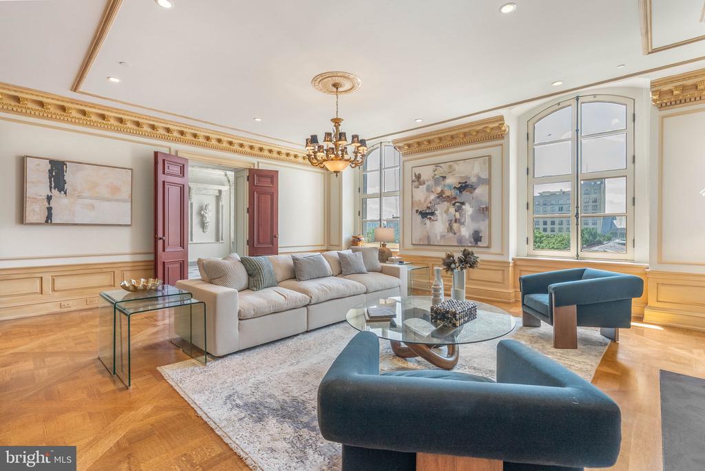 421 CHESTNUT STREET Unit: 401