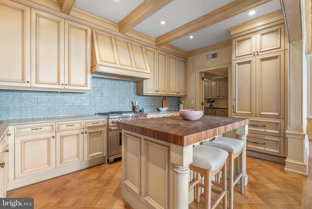 421 CHESTNUT STREET Unit: 401