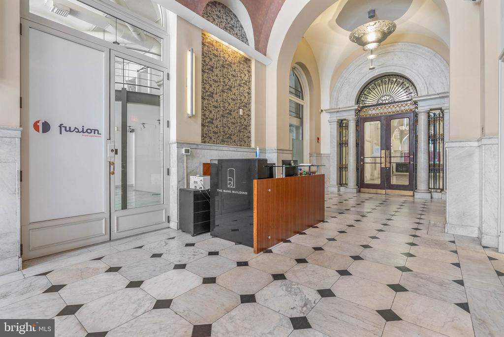 421 CHESTNUT STREET Unit: 401