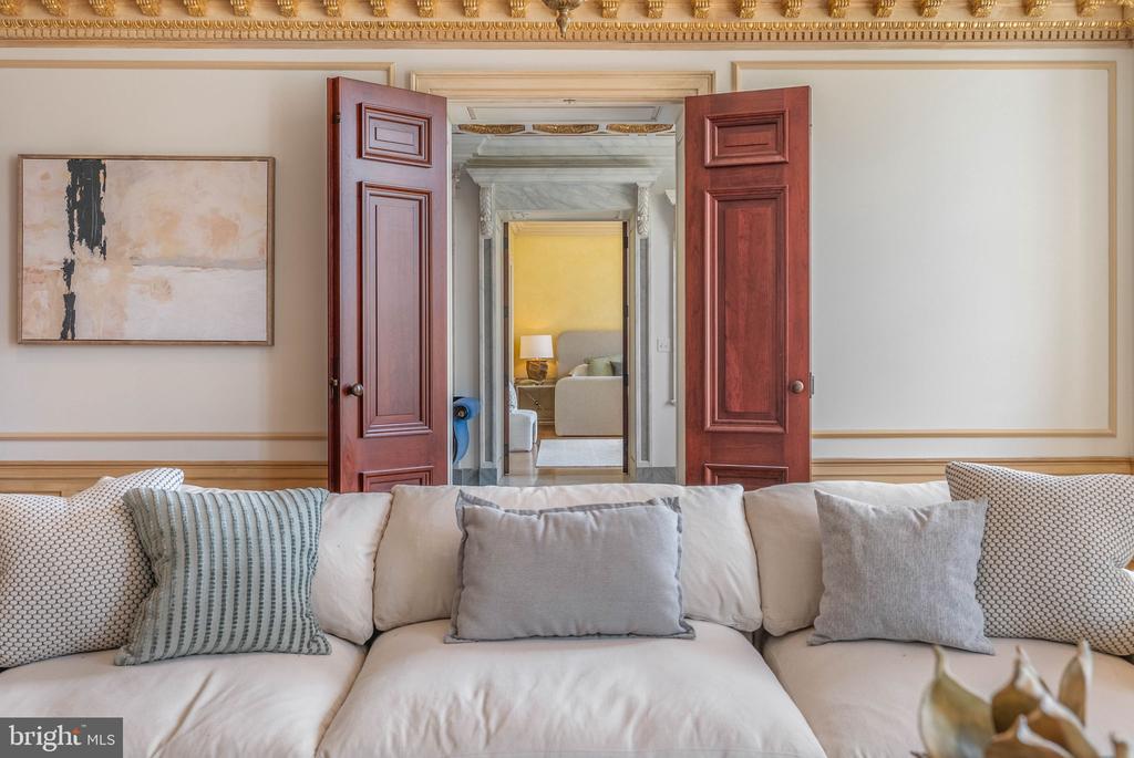 421 CHESTNUT STREET Unit: 401