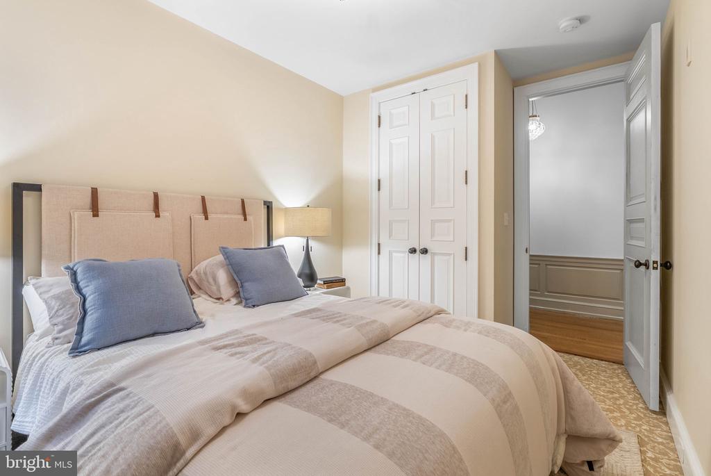 421 CHESTNUT STREET Unit: 401