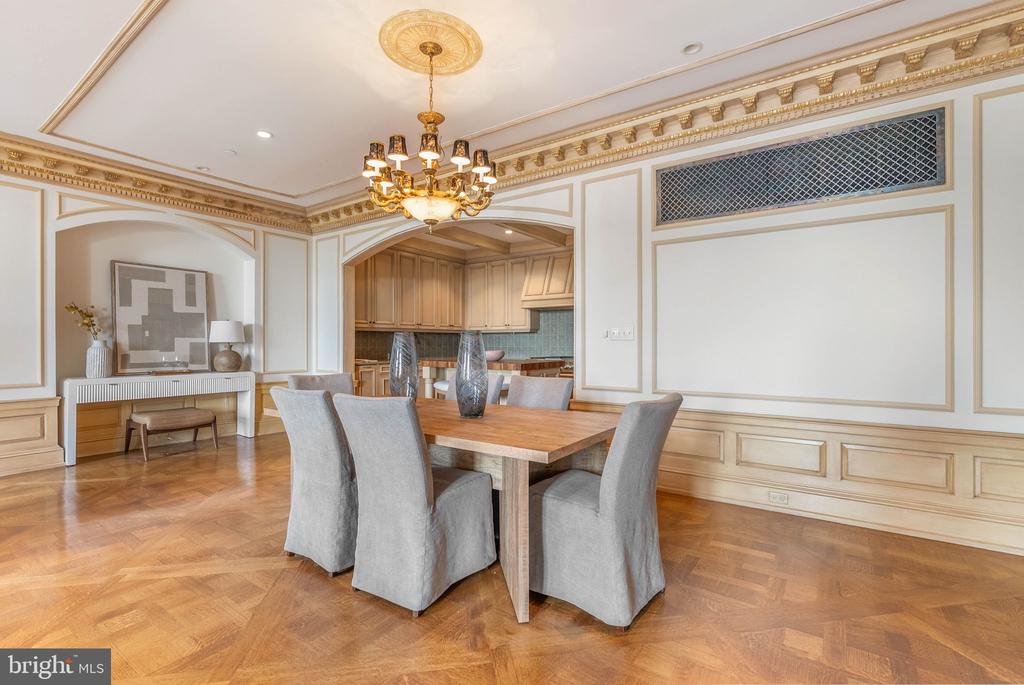 421 CHESTNUT STREET Unit: 401