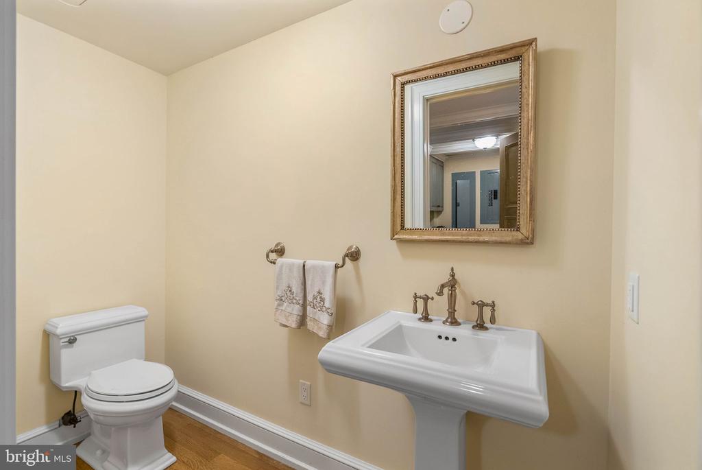 421 CHESTNUT STREET Unit: 401