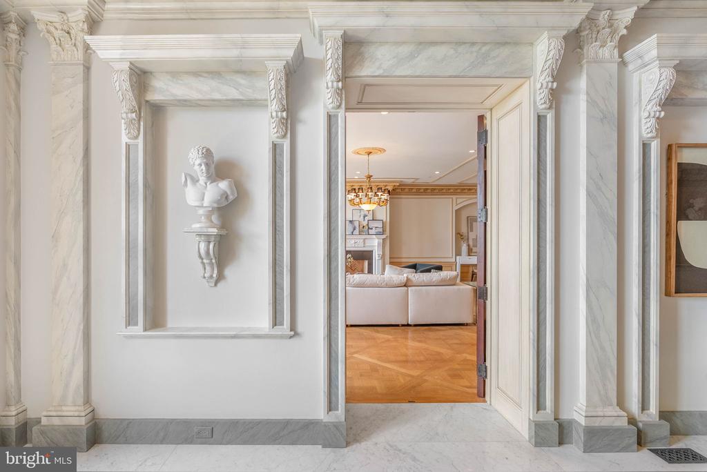421 CHESTNUT STREET Unit: 401